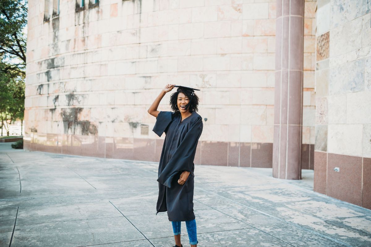 How Financially Smart College Graduates Repay Their Loans featured image