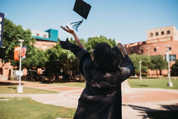 Our Best Financial Advice to Recent Graduates featured image